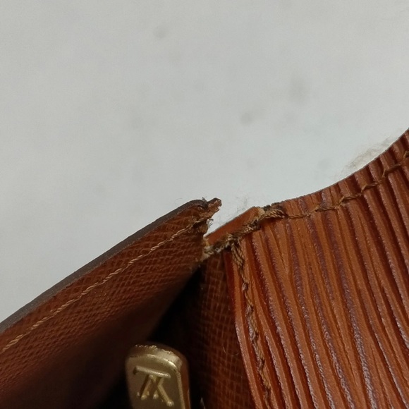 Louis Vuitton clutch - Picture 9 of 10